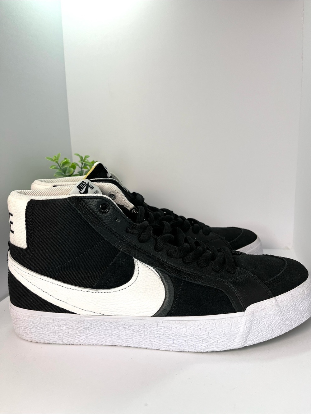 Nike SB Blazer Mid Black White Men’s Size 12 Skate Shoes DR9144-001